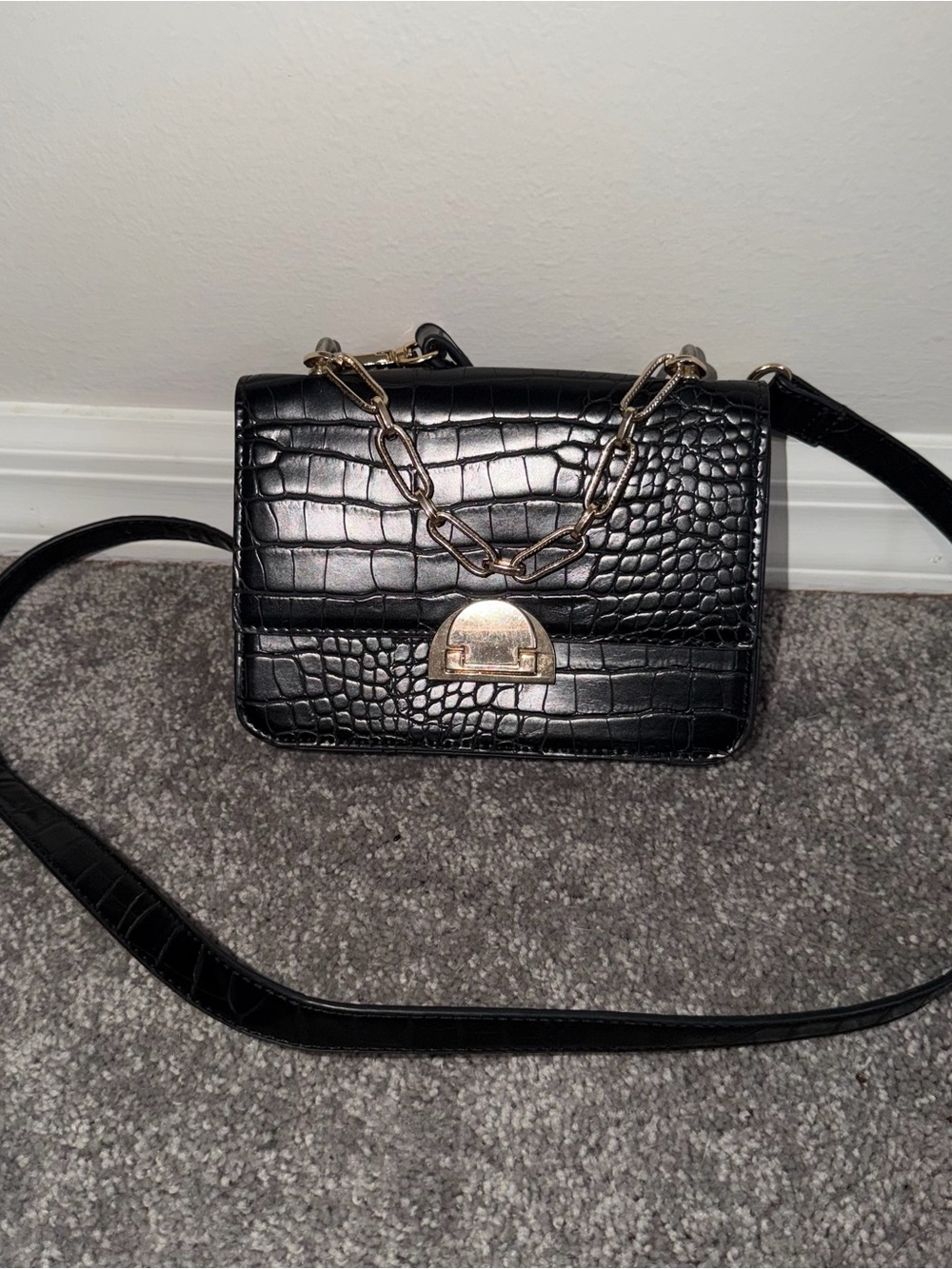 Black Croc-Embossed Chain Crossbody Bag - Unbranded